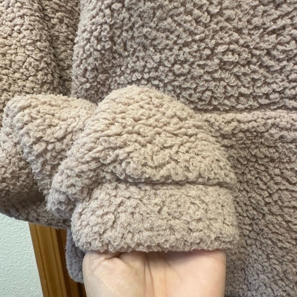 American Eagle women’s hoodie - Picture 4 of 7